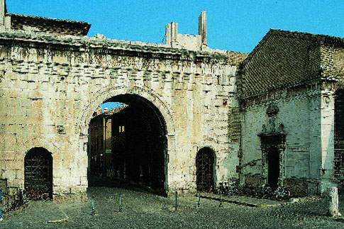 Veduta dell'Arco di Augusto a Fano