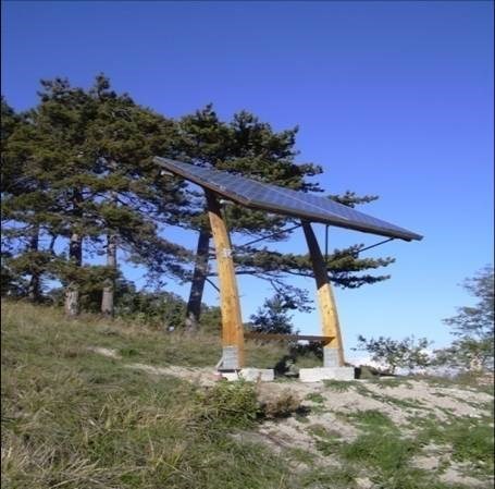 Panchina con pannello fotovoltaico CEA Casa delle Vigne Urbino