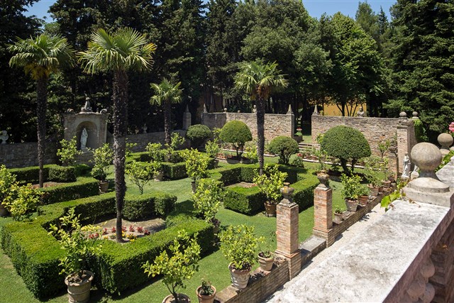 Trebbiatico_Giardini di Villa Cattani Stuart