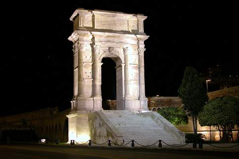 Ancona - Veduta notturna dell'Arco di Traiano