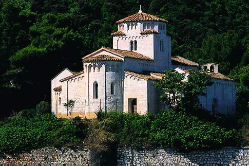 Veduta della Chiesa di Santa Maria di Portonovo