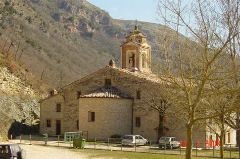 Santuario Madonna dell'Ambro di Montefortino, prospetto posteriore