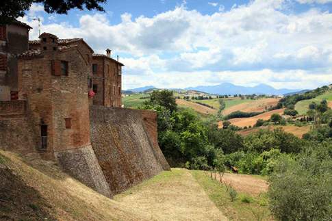 Arcevia - Castello di Loretello e borgo