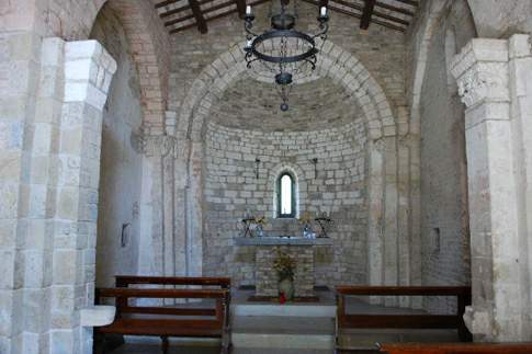 Arcevia - Chiesa romanica di S. Ansovino, interno