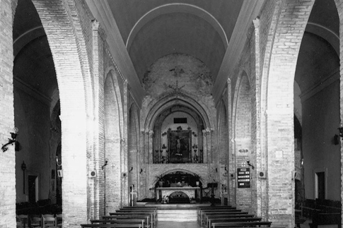 Interno in stile romanico della Chiesa di S. Maria Assunta di Castelnuovo