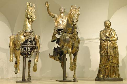 Bronzi dorati provenienti da Cartoceto, oggi conservati a Pergola