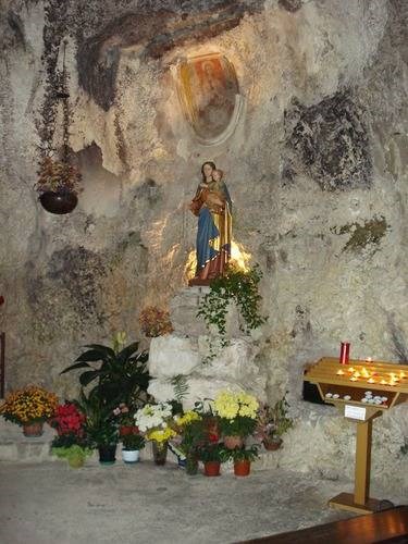 Interno S. Maria delle Grotte di Precicchie