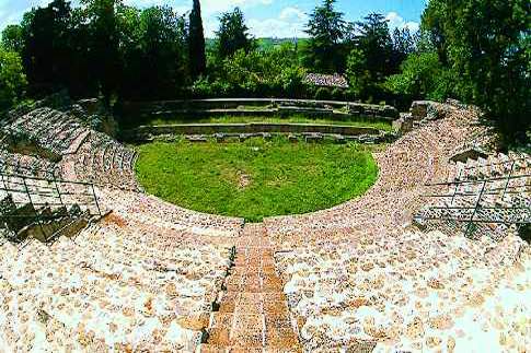 Veduta del Teatro romano di Falerone