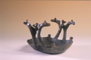 Tazza-attingitoio con anse a testa di animale stilizzato, VI sec. a.C.