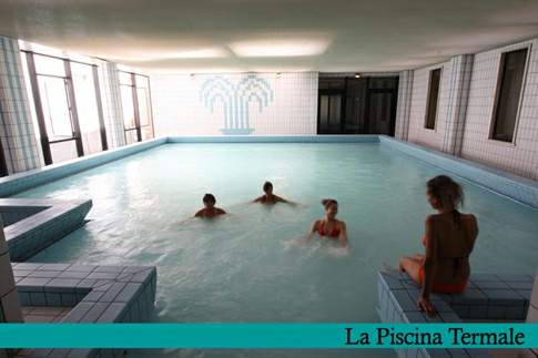 La piscina termale presso le Nuove Terme di Acquasanta