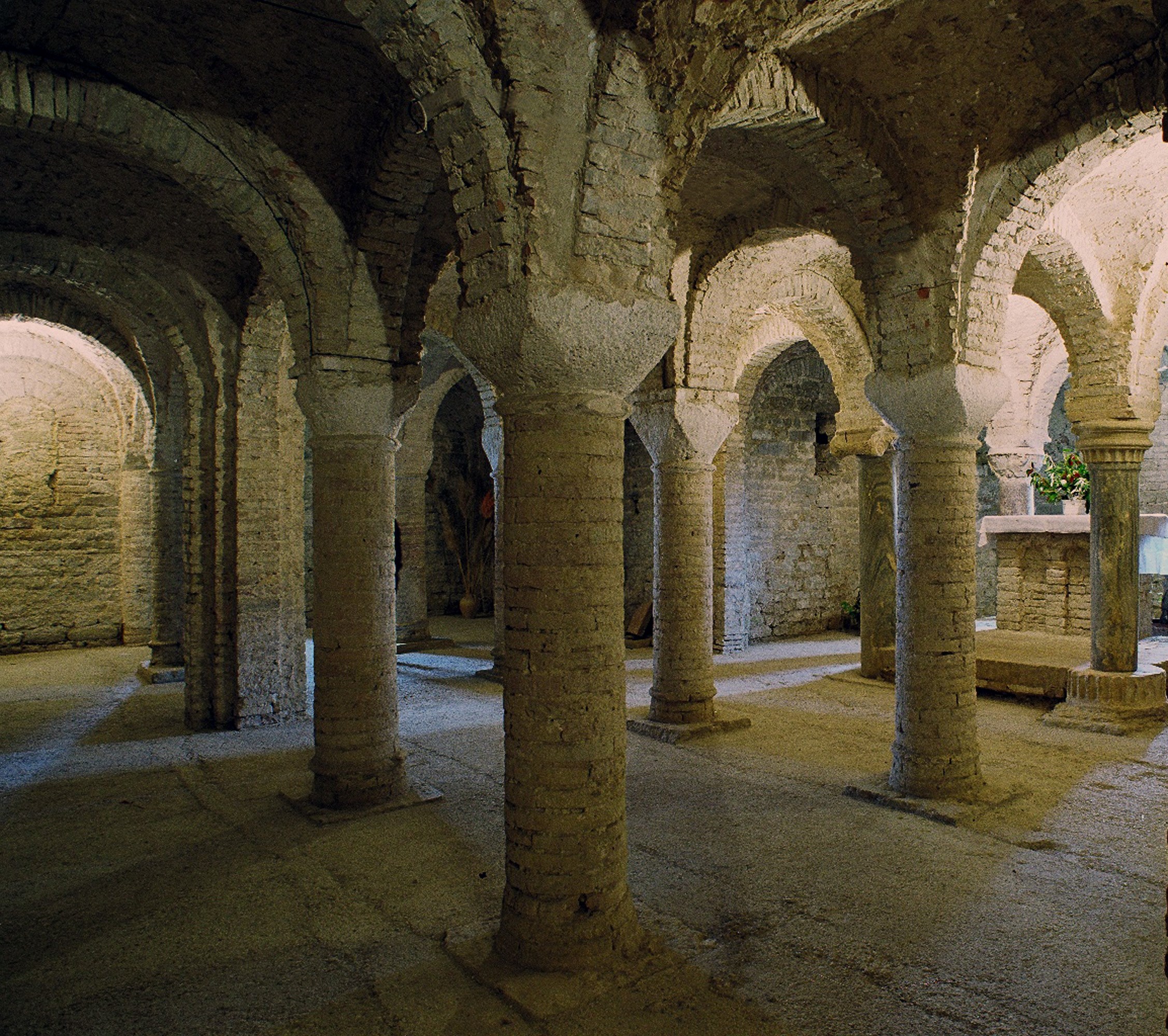 La cripta dell'Abbazia di S. Maria delle Macchie