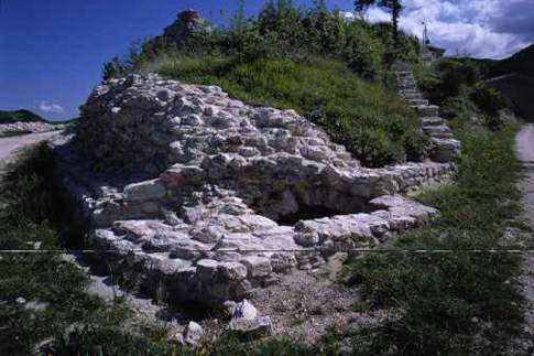 Resti del Castello di Montalto di Cessapalombo