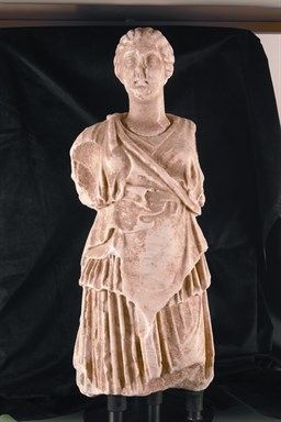 Figura femminile rappresentata come Artemide
