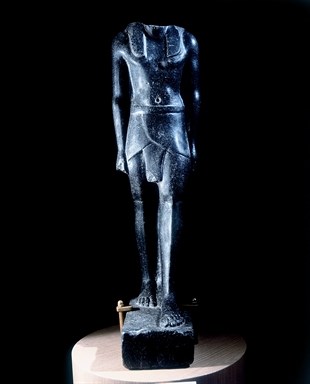 Statua egizia virile