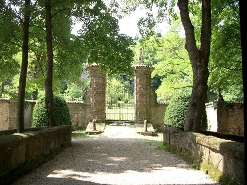 Palazzo Principi di Carpegna - Ponte e ingresso al giardino