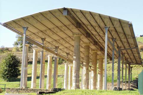Resti del colonnato del santuario ellenistico tardo-repubblicano