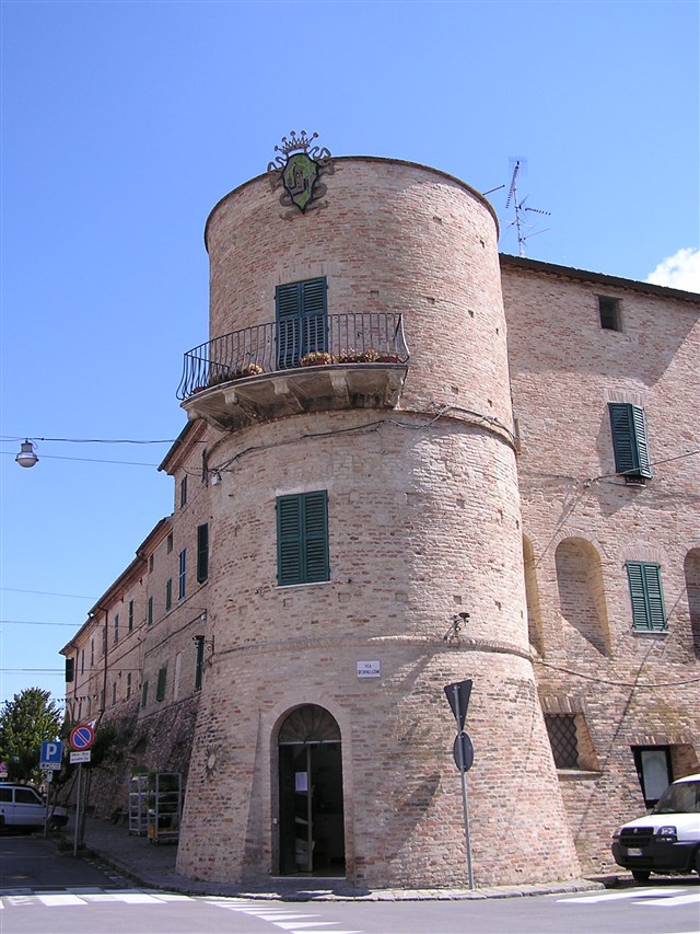 San Marcello, torrione nel centro storico