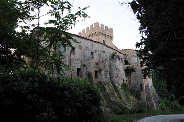 Carassai, Castello di Monte Varmine