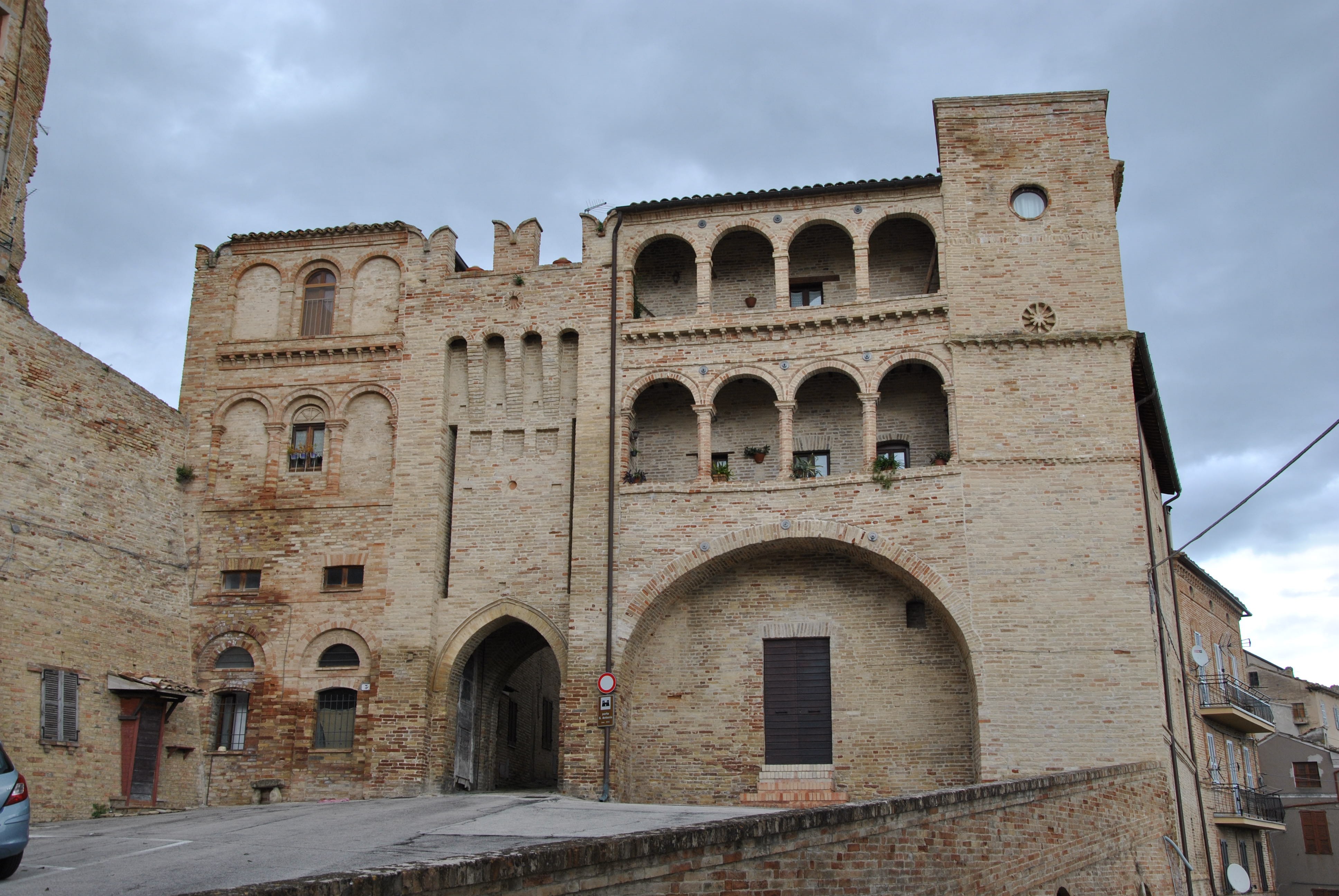 Massa Fermana - Porta di Sant'Antonio