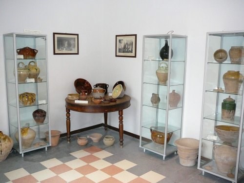 Museo fischietti, pipe e terracotta popolare