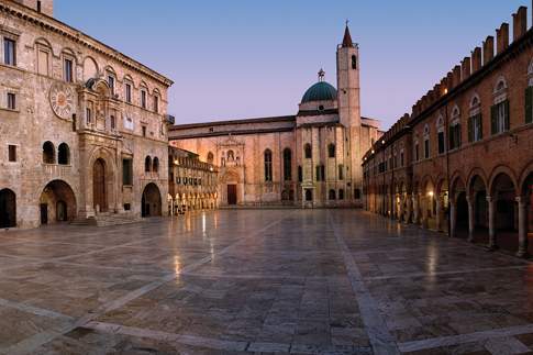 Piazza del Popolo, il salotto cittadino di Ascoli Piceno