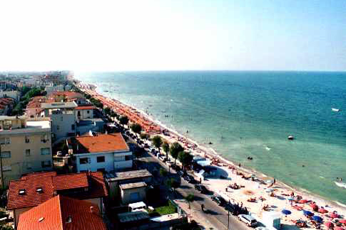 Vista dall'alto della spiaggia di Marotta